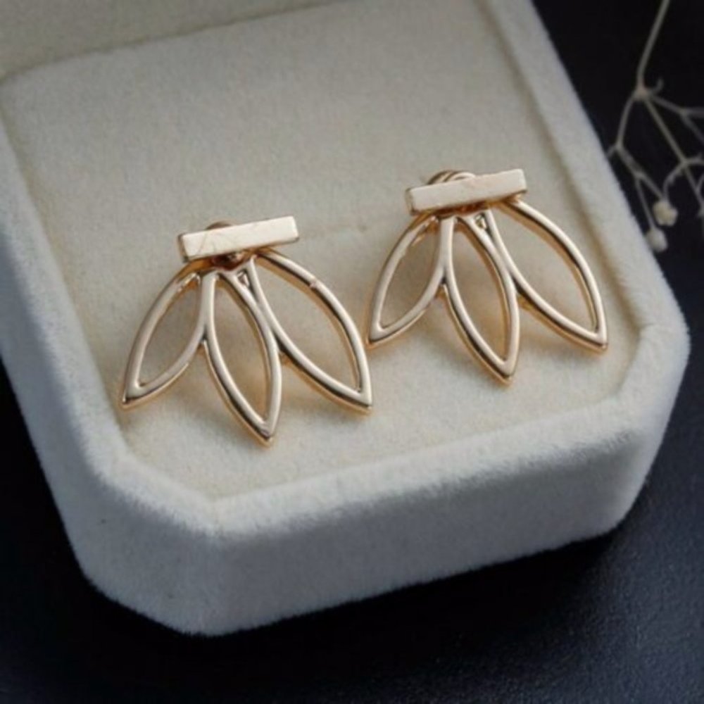 NWOT Gold Lotus Flower Stud Earrings - Picture 5 of 7